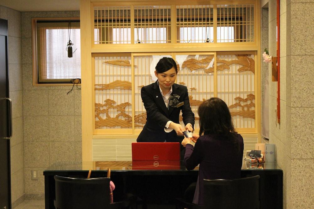 Hotel Alza Kyōto Esterno foto A woman playing the sanxian